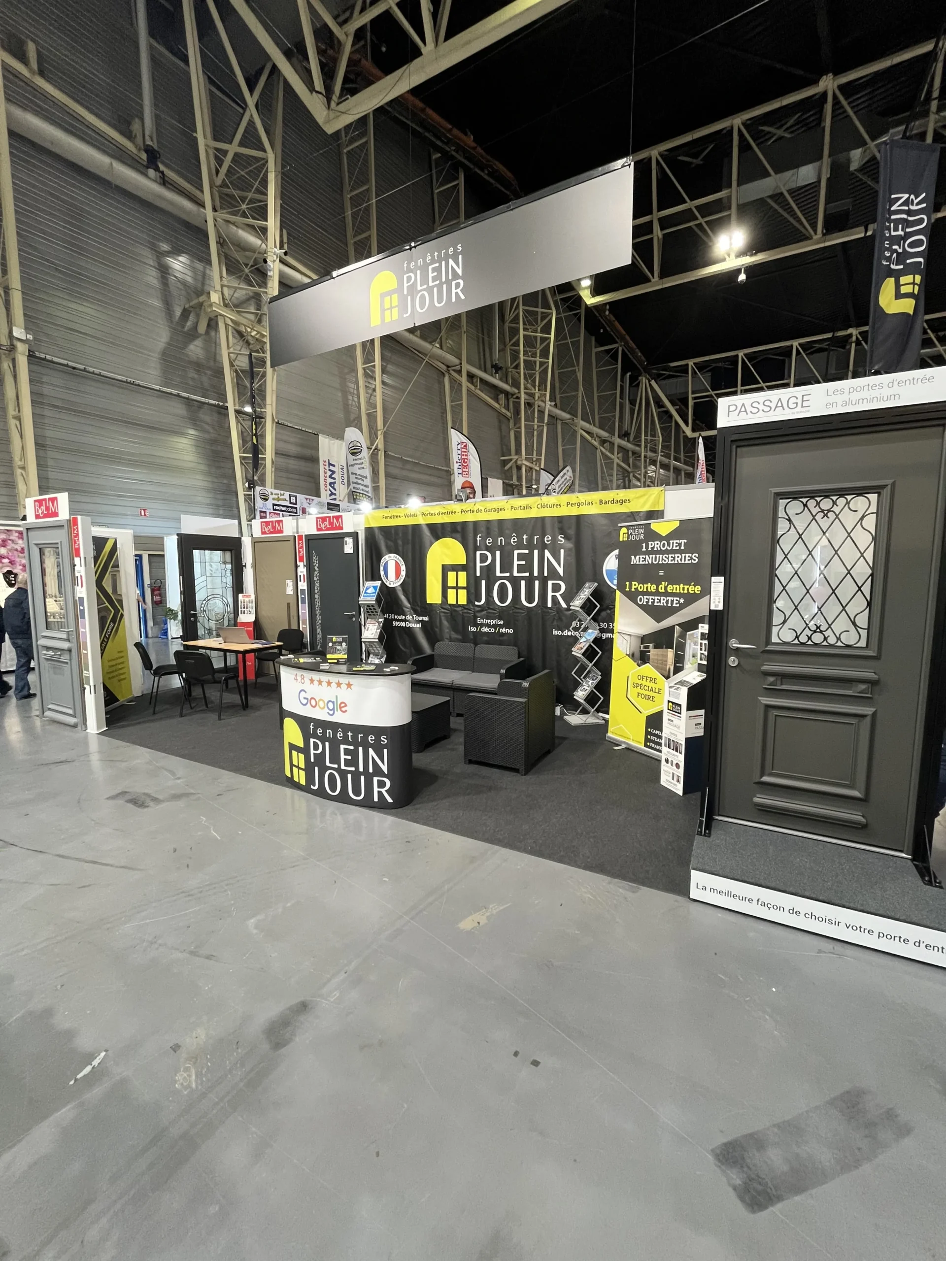 Stand Fenêtres Plein Jour à la foire commerciale